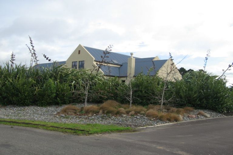 Photo of property in 85 Waicola Drive, Fitzherbert, Palmerston North, 4471