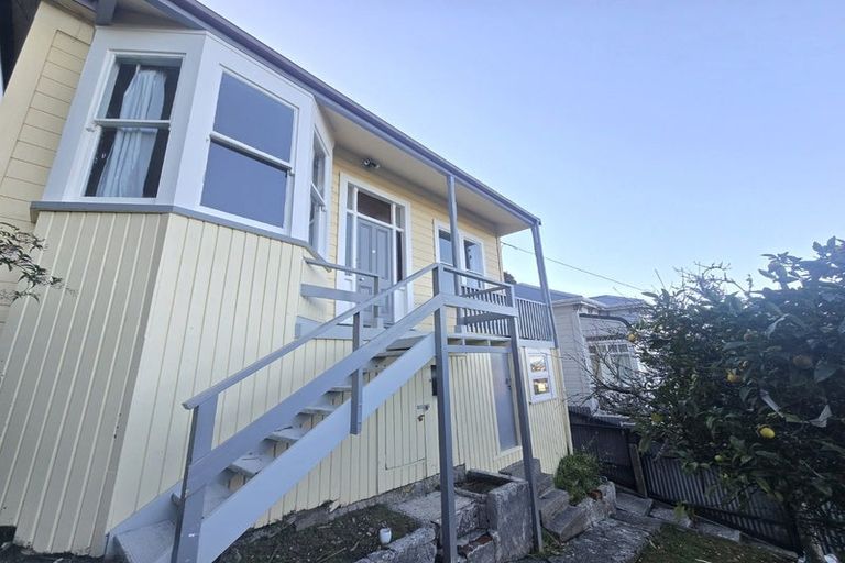 Photo of property in 92 Rolleston Street, Mount Cook, Wellington, 6021