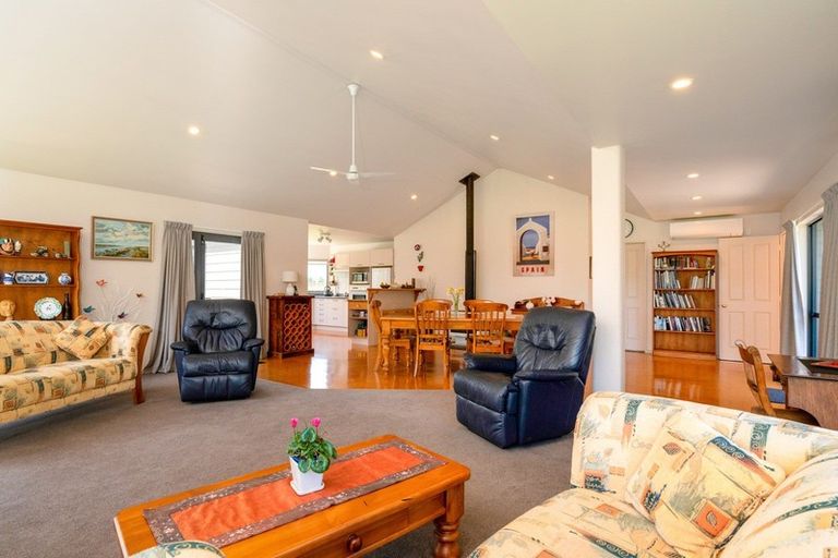 Photo of property in 45 Takapu Road, Manakau, Levin, 5573
