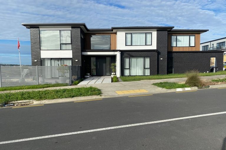 Photo of property in 2 Yulia Road, Flat Bush, Auckland, 2016