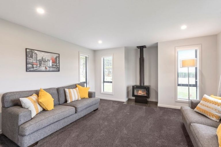 Photo of property in 18 Ohau Gravels Way, Ohau, Levin, 5570