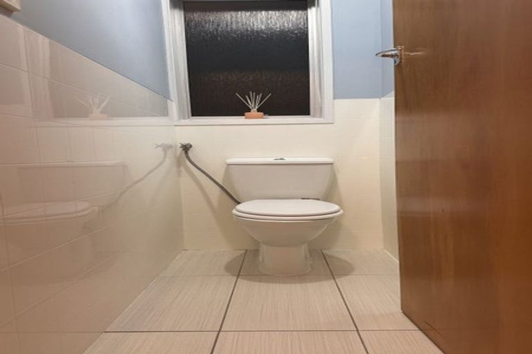 Photo of property in 2/54 Titirangi Road, New Lynn, Auckland, 0600