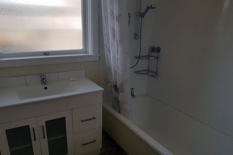 Photo of property in 2/42 North Avon Road, Richmond, Christchurch, 8013