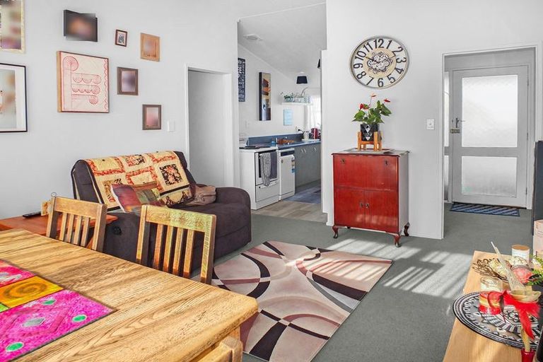 Photo of property in 33a Avenue Road, Foxton, 4814