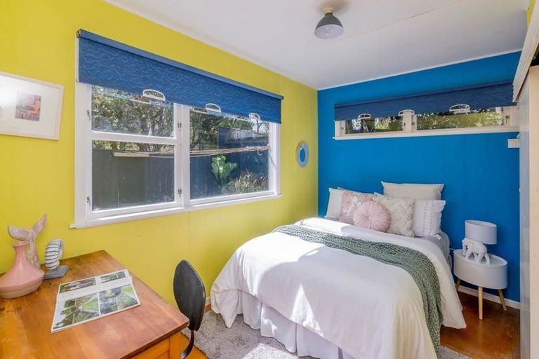 Photo of property in 17 Hughes Street, Waikanae Beach, Waikanae, 5036