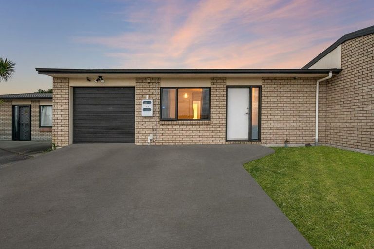 Photo of property in 14/12a Tironui Station Road East, Papakura, 2112