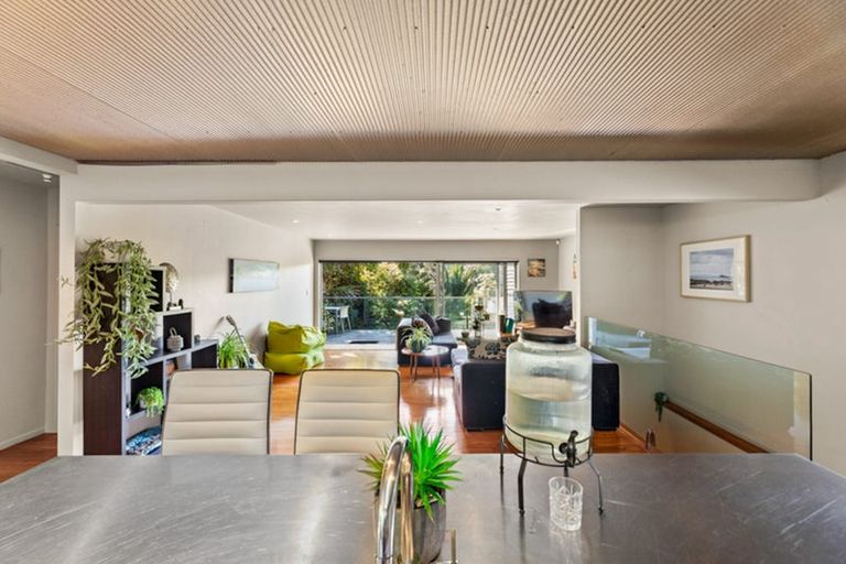 Photo of property in 14 Opou Road, Titirangi, Auckland, 0604