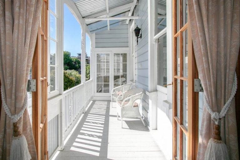 Photo of property in 32 Milton Road, Bluff Hill, Napier, 4110