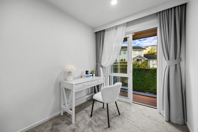 Photo of property in 4b Hilton Close, Fairview Heights, Auckland, 0632
