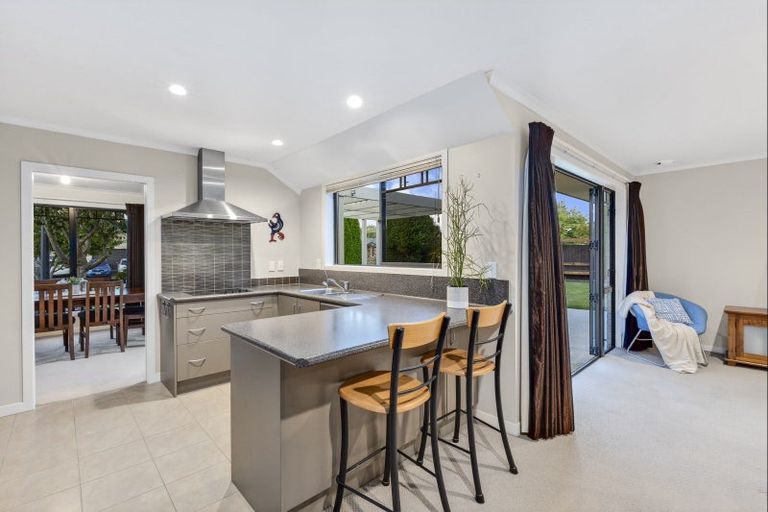 Photo of property in 2 Cooper Crescent, Cambridge, 3434