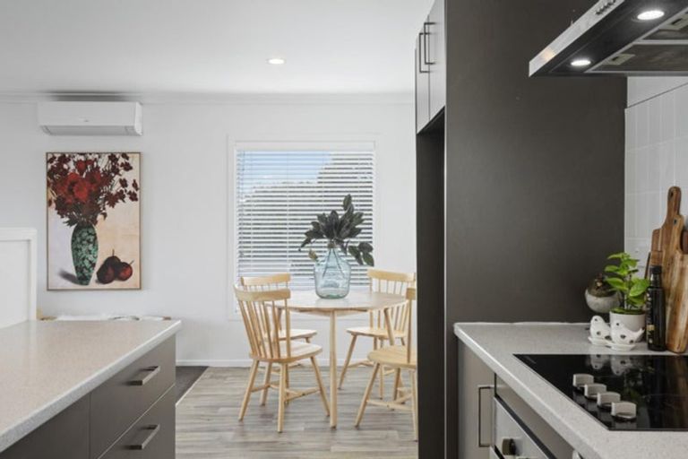 Photo of property in 11 Crispe Road, Clarks Beach, 2122