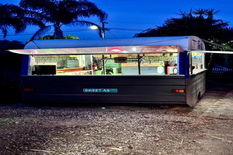 Photo of property in 50 Great North Road, Riverhead, 0820