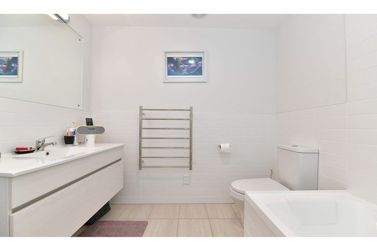 Photo of property in 5a Melia Place, Stanmore Bay, Whangaparaoa, 0932