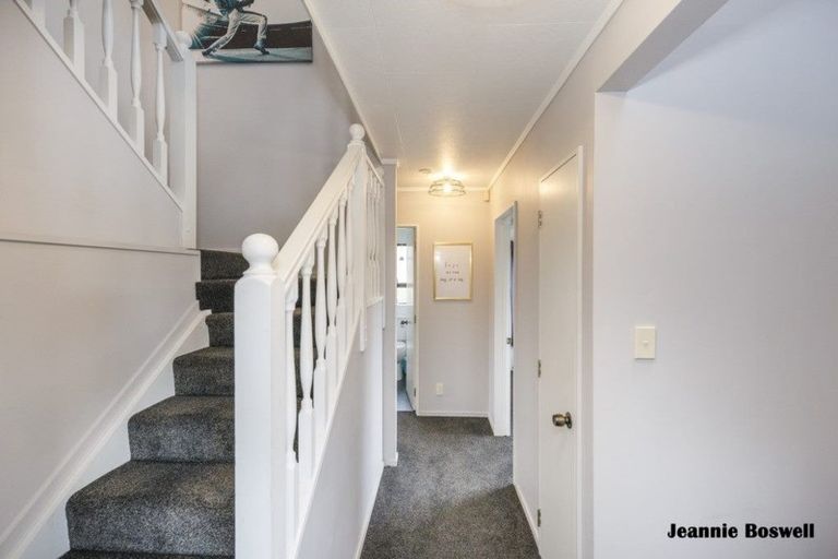 Photo of property in 41 Dalfield Place, Highbury, Palmerston North, 4412