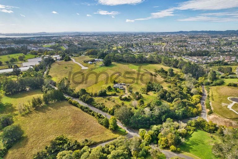 Photo of property in 136 Chamberlain Road, Massey, Auckland, 0614