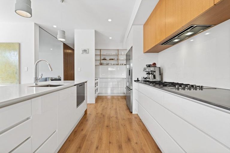 Photo of property in 52 Walton Street, Red Beach, 0932