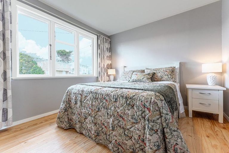 Photo of property in 76-78 Sievers Grove, Cannons Creek, Porirua, 5024