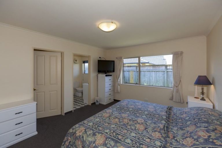 Photo of property in 83 Guildford Drive, Paraparaumu, 5032