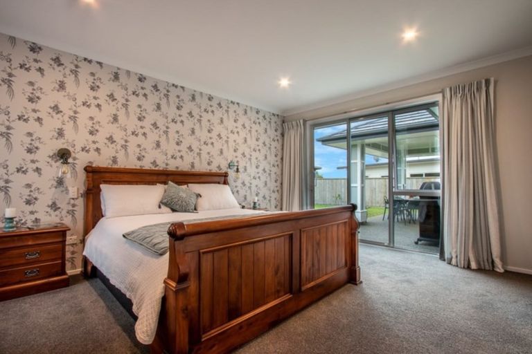 Photo of property in 37 Waipunahau Road, Waikanae, 5036