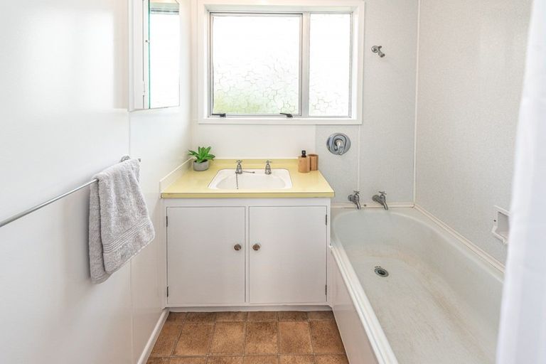 Photo of property in 21 Oturi Road, Waverley, 4510