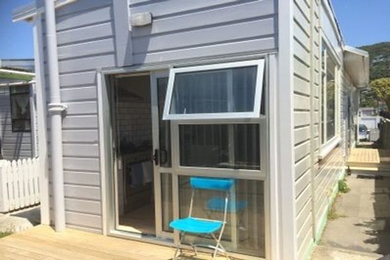 Photo of property in 207 Onepu Road, Lyall Bay, Wellington, 6022