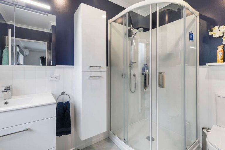 Photo of property in 5 Rosebank Avenue, Kelvin Grove, Palmerston North, 4414