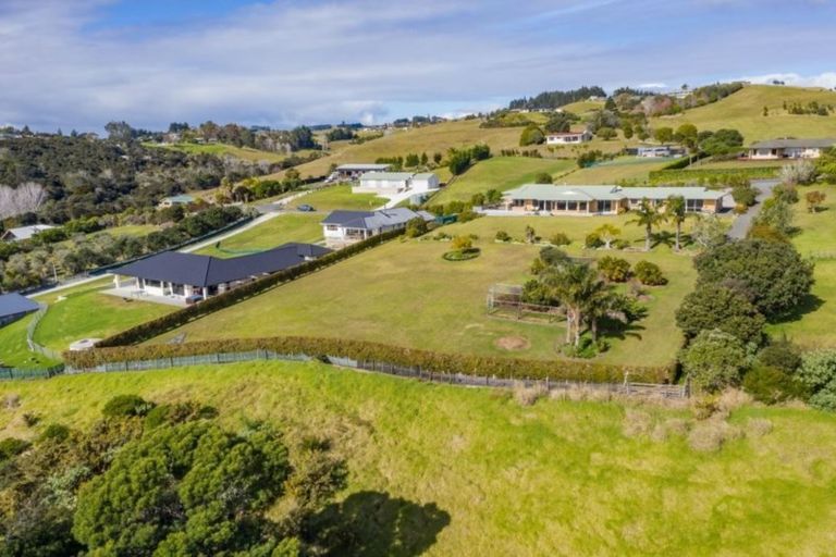 Photo of property in 2 Ocean View Road, Cable Bay, 0420