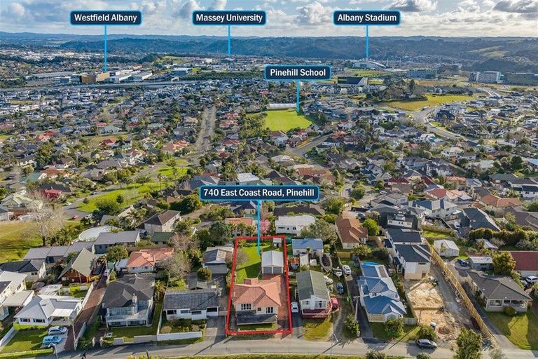 Photo of property in 740 East Coast Road, Pinehill, Auckland, 0632