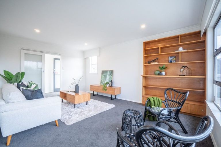 Photo of property in 6 Esk Street, Roslyn, Palmerston North, 4414