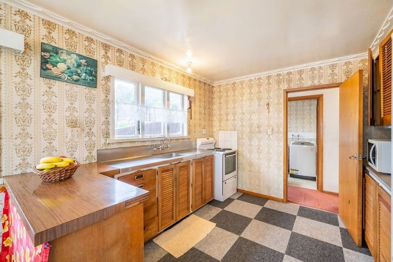 Photo of property in 39 Beaumaris Crescent, Ascot Park, Porirua, 5024