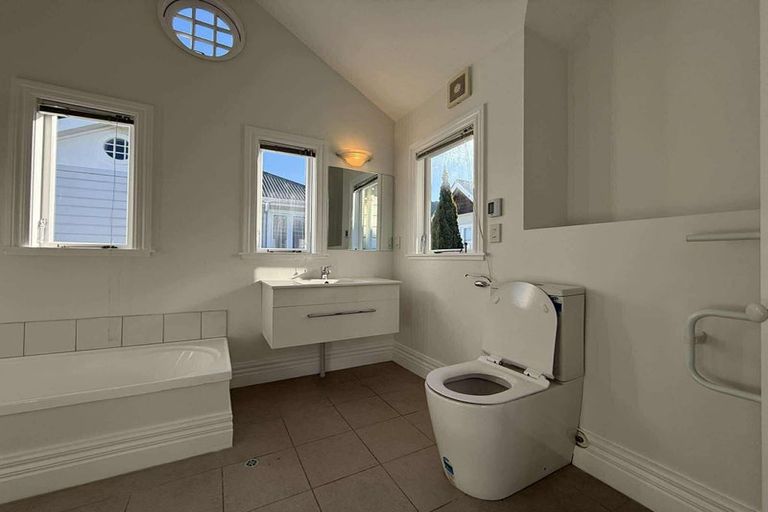 Photo of property in 12c Hobson Street, Thorndon, Wellington, 6011