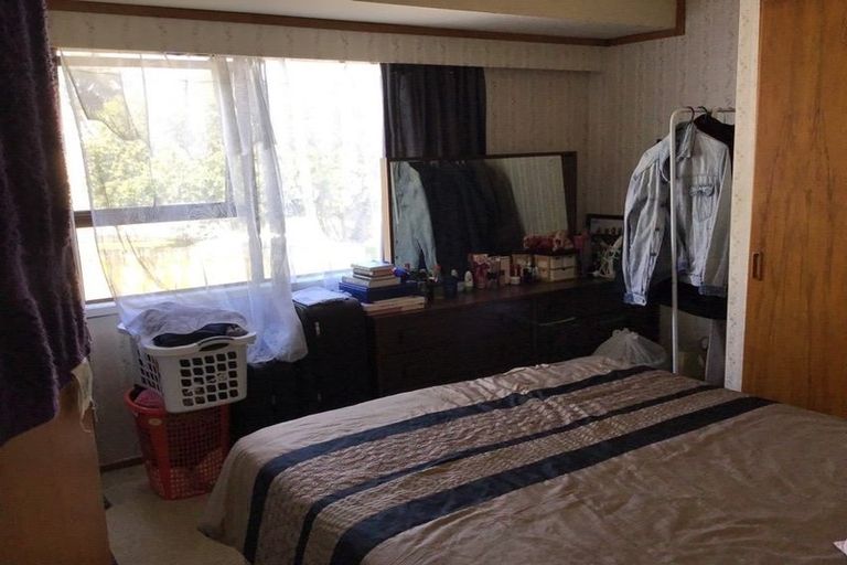 Photo of property in 2/1 Deuxberry Avenue, Northcote, Auckland, 0627