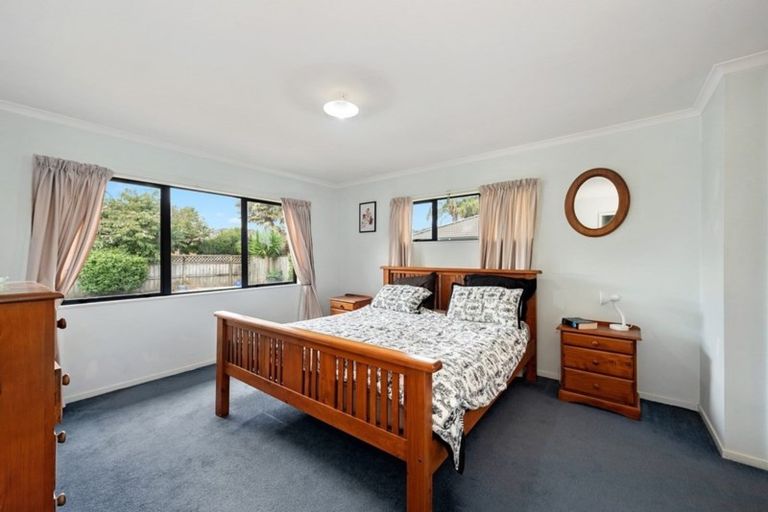 Photo of property in 21 Waiwherowhero Drive, St Andrews, Hamilton, 3200