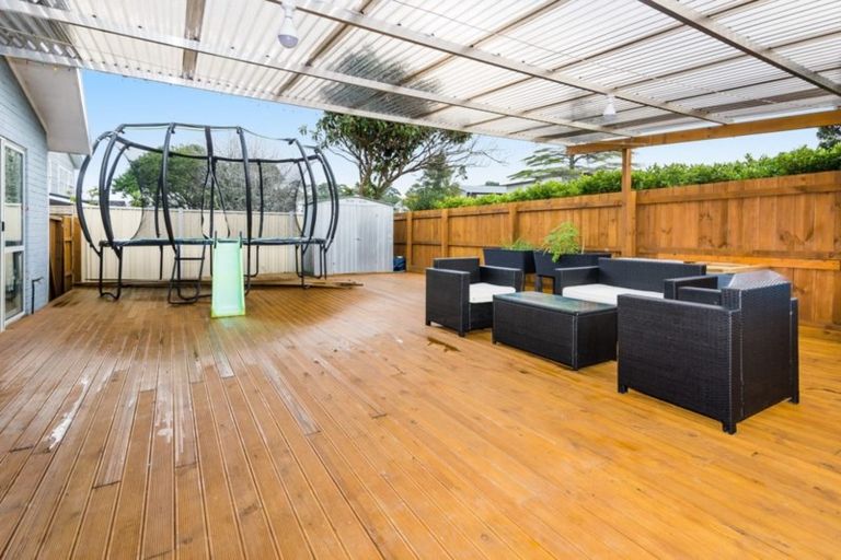 Photo of property in 71 Ravenwood Drive, Forrest Hill, Auckland, 0620