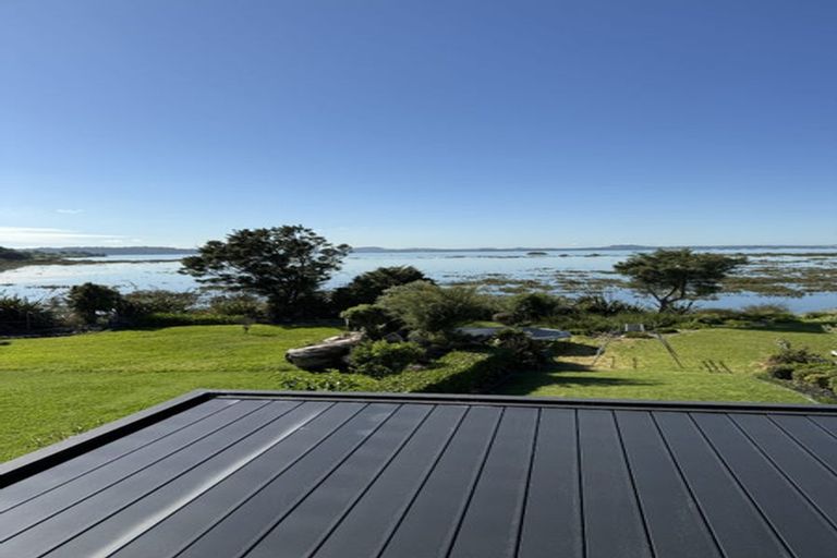 Photo of property in 31 Oakpark Place, West Harbour, Auckland, 0618