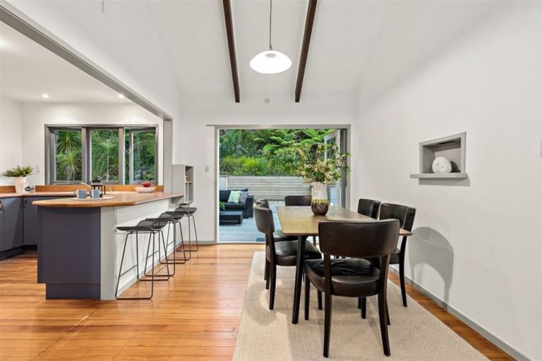 Photo of property in 70 Heathcote Road, Castor Bay, Auckland, 0620