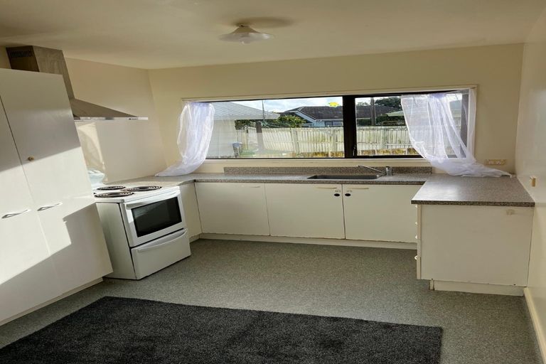 Photo of property in 2/29 Aeronautic Road, Takanini, 2112