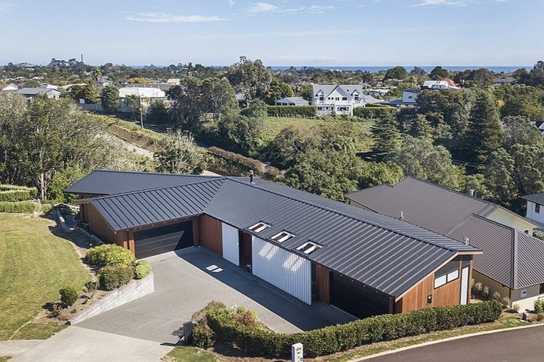 Photo of property in 17 Manurau Crescent, Merrilands, New Plymouth, 4312