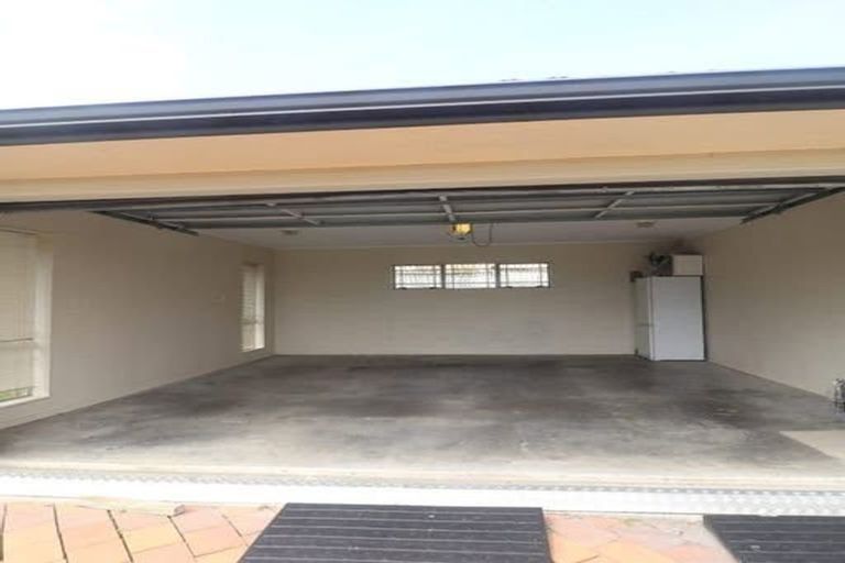 Photo of property in 6 Silkwood Grove, Totara Heights, Auckland, 2105