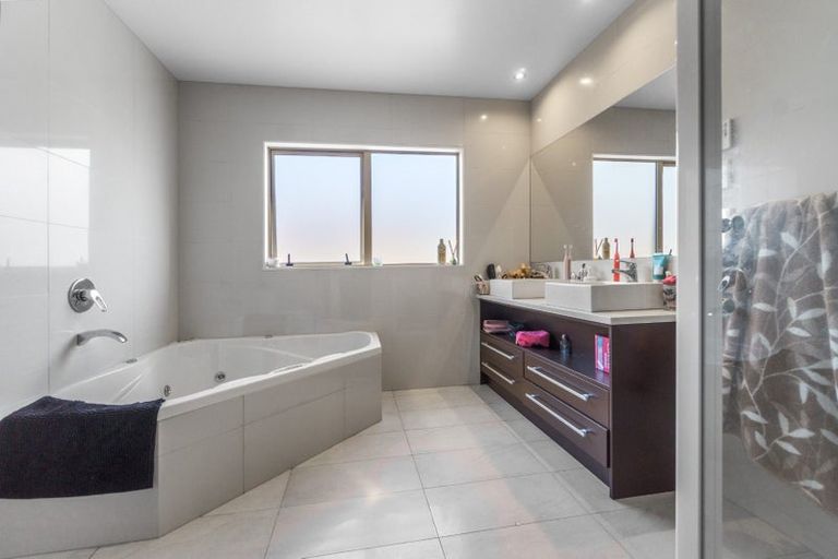 Photo of property in 226 Jeffs Road, Flat Bush, Auckland, 2016