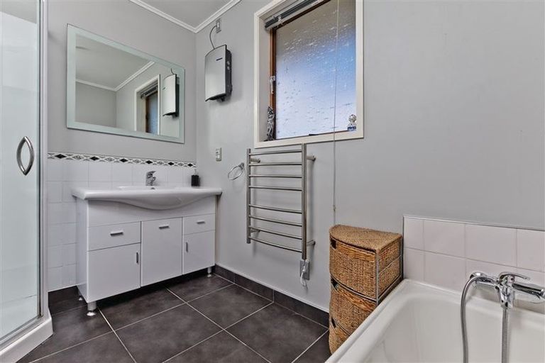 Photo of property in 4 Intrepid Place, Torbay, Auckland, 0630