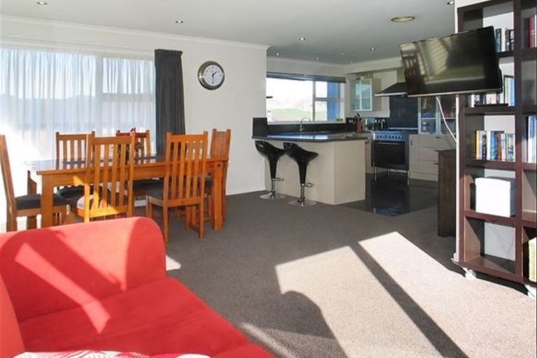 Photo of property in 2 Peel Lane, Aotea, Porirua, 5024
