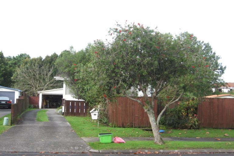 Photo of property in 15 Darren Crescent, Half Moon Bay, Auckland, 2012
