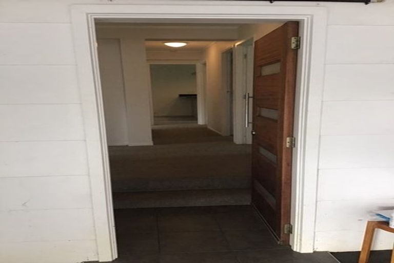 Photo of property in 14 Eugen Place, Bayview, Auckland, 0629