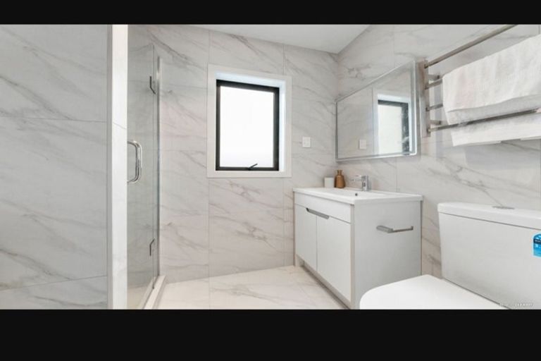 Photo of property in 2/1 Kaponga Crescent, New Lynn, Auckland, 0600