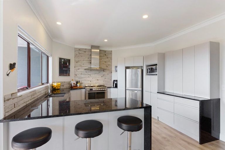 Photo of property in 11 Island View Terrace, Waikanae Beach, Waikanae, 5036