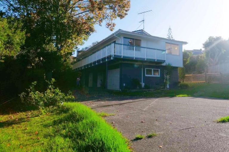 Photo of property in 37 Wyoming Avenue, Murrays Bay, Auckland, 0630