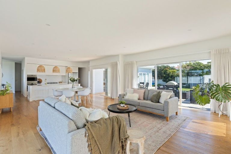 Photo of property in 12 Kowhai Street, Strandon, New Plymouth, 4312