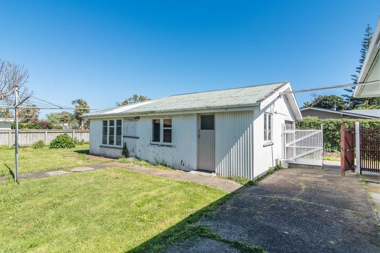 Photo of property in 246 Te Moana Road, Waikanae, 5036
