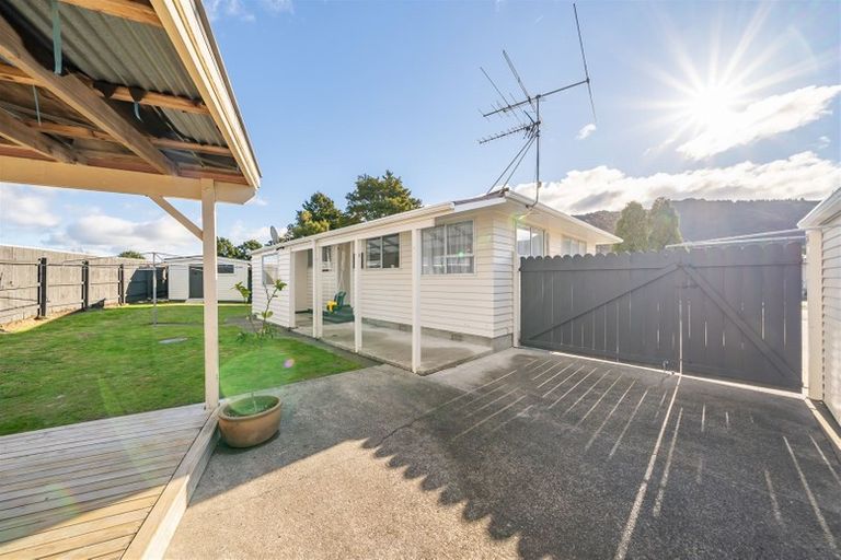 Photo of property in 12 Kentucky Street, Totara Park, Upper Hutt, 5018